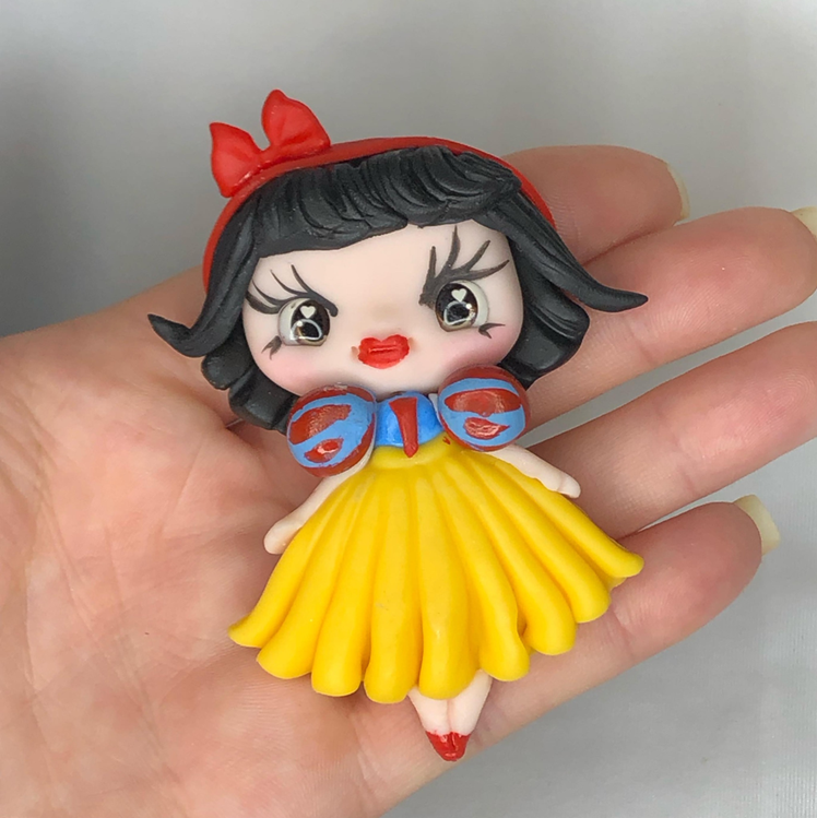 Boneca Branca de Neve em biscuit
