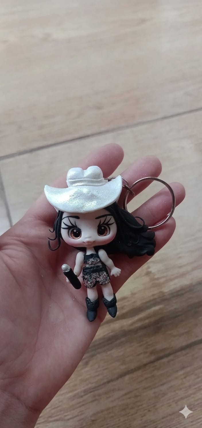 Chaveiro cowgirl preto e branco